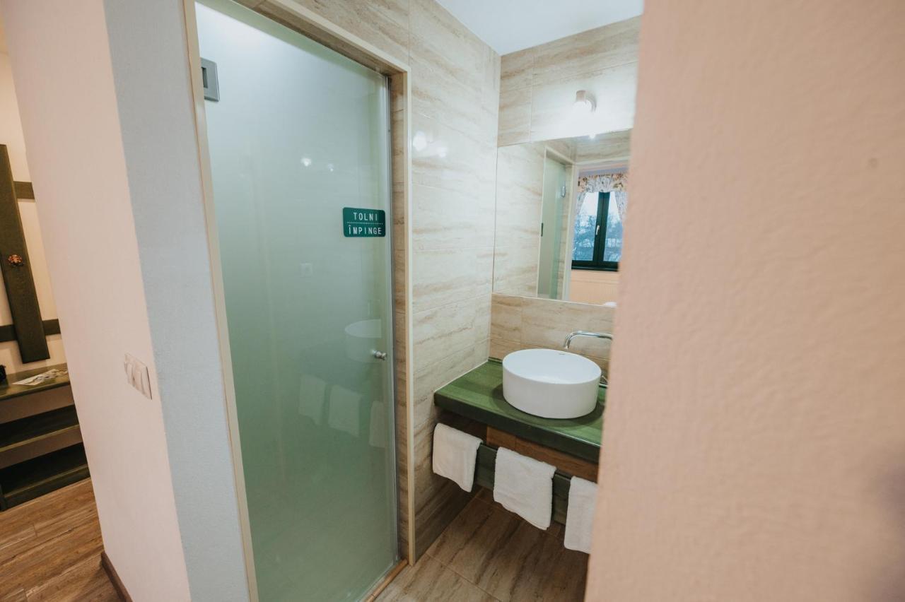 블러히차 Kadarhaz B&B 외부 사진